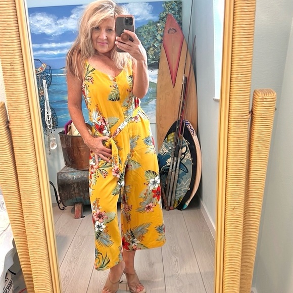 ⭐️Emma & Michele, Adorable Poly/Spandex jumper,Belted,Pockets,Excellent Cond. - Picture 1 of 12